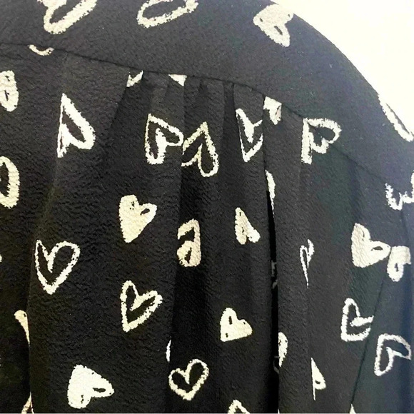 Mandee women black white heart print V neckline 1/2 cuffed  sleeves flowy top 2X - Picture 4 of 12